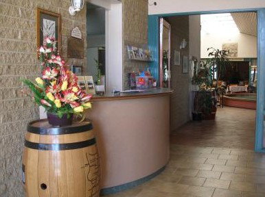 Travellers Rest And The Courtyard Restaurant - Accommodation Fremantle 3