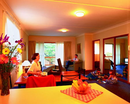 Oxley Court Serviced Apartments - Accommodation Fremantle 0