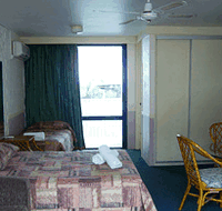 Club Surfers - Accommodation Fremantle