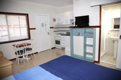 Across Country Motor Inn - Accommodation Fremantle 2