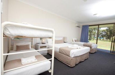 Island Palms Motor Inn - Accommodation Fremantle 2