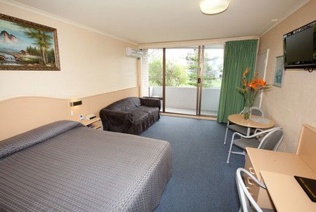 Palm Court Motor Inn - Accommodation Fremantle 1