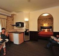 Highlander Motor Inn And Apartments - Accommodation Fremantle