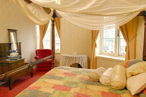 Mickey Bourkes Koroit Hotel - Accommodation Fremantle 1