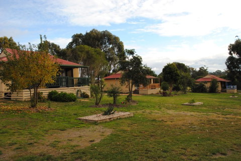 Lakes Entrance Country Cottages - Accommodation Fremantle 0