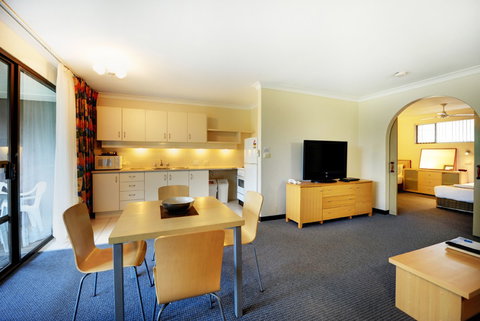 Absolute Beachfront Smugglers On The Beach - Accommodation Fremantle 1