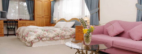 Chalet Swisse Spa Retreat - Accommodation Fremantle 5