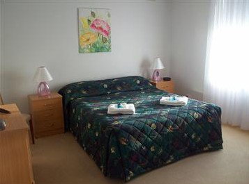 AA Madalena Court Holiday Apartments - Accommodation Fremantle 3