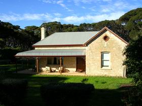 Dudley Villa - Accommodation Fremantle 0