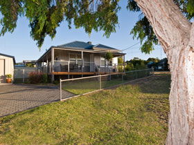 Serenity Holiday House - Accommodation Fremantle 0