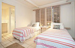 Absolute Beachfront Belongil Summerhouse - Accommodation Fremantle 4