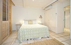 Absolute Beachfront Belongil Summerhouse - Accommodation Fremantle 5