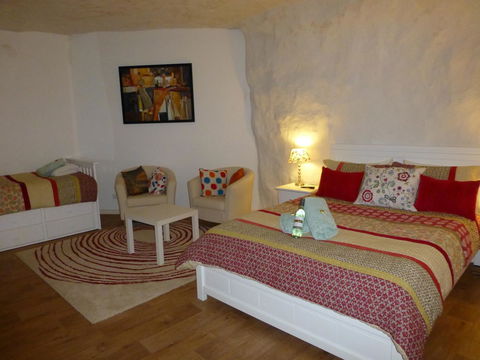 Underground Bed And Breakfast - Accommodation Fremantle 2