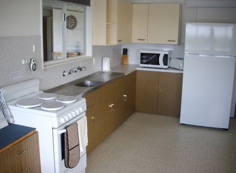 Riverfront Holiday House - Accommodation Fremantle 3