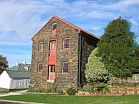 Bluestone Grain Store B&B - Accommodation Fremantle 0