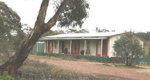 Christmas Tree Cottage - Accommodation Fremantle 0