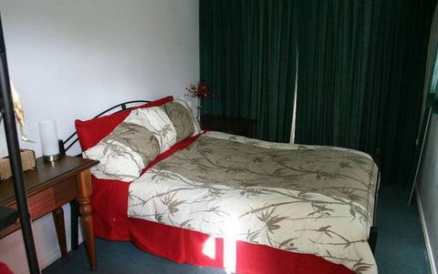 Christmas Tree Cottage - Accommodation Fremantle 2