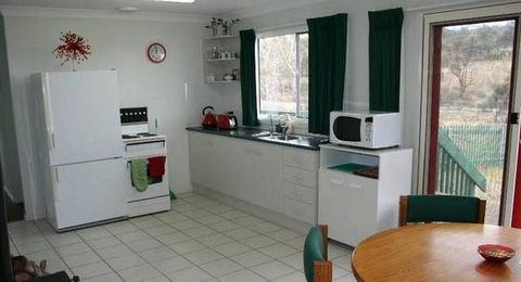 Christmas Tree Cottage - Accommodation Fremantle 3