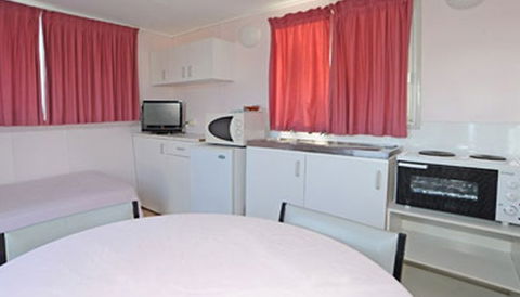 Aukaka Caravan Park - Accommodation Fremantle 0