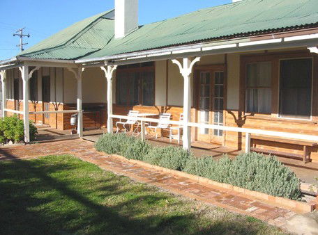 Gundagai Historic Cottages Bed And Breakfast - Accommodation Fremantle 0