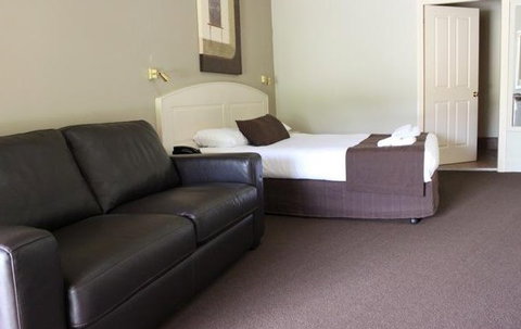 Bowen Inn - Accommodation Fremantle 1