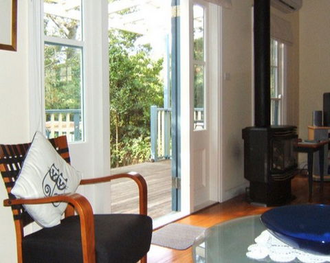AppleBlossom Cottage - Accommodation Fremantle 2
