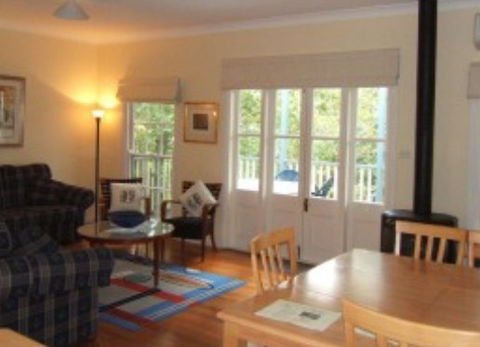 AppleBlossom Cottage - Accommodation Fremantle 4