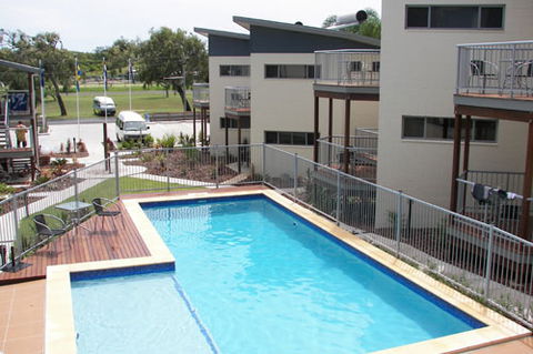 Emu's Beach Resort - Accommodation Fremantle 0