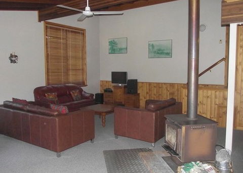 Cedarwood - Holiday Home - Accommodation Fremantle 2