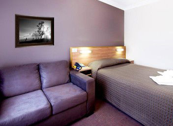 Riviera On Ruthven Motel - Accommodation Fremantle 2