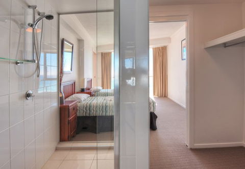 Reflection On The Sea - Accommodation Fremantle 1