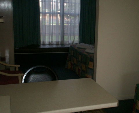 A Raceview Motor Inn - Accommodation Fremantle 0