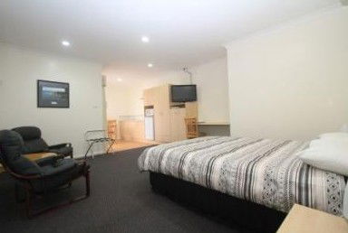 Lakeview Motor Inn - Accommodation Fremantle 1