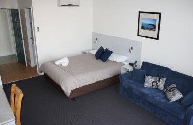 Lakeview Motor Inn - Accommodation Fremantle 2