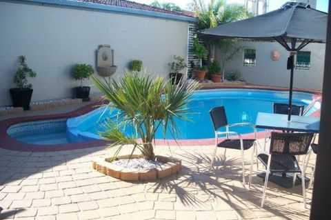 The Town House Motor Inn - Sundowner Goondiwindi - Accommodation Fremantle 1
