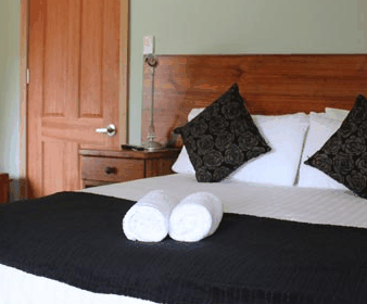Tullah Lakeside Chalets - Accommodation Fremantle 0