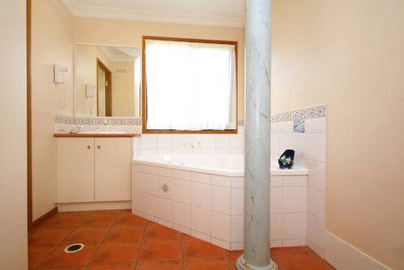 Asters On James Motor Inn - Accommodation Fremantle 3