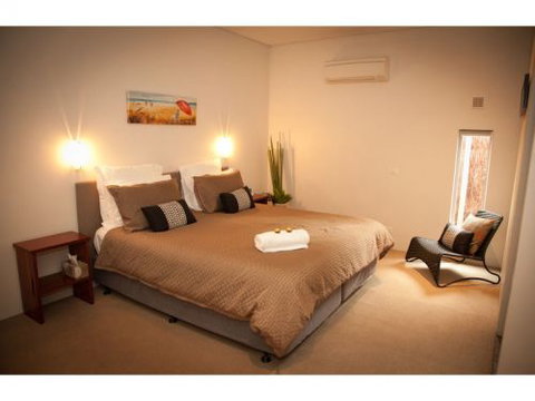 Hanover Bay Studio Apartments - Accommodation Fremantle 0