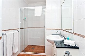 Ryals Serviced Apartments Camperdown - Accommodation Fremantle 13
