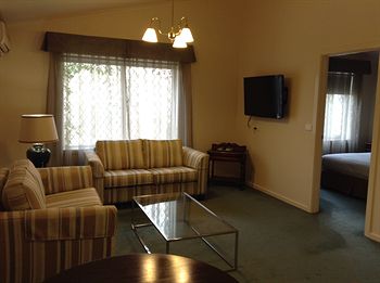 Elizabethan Lodge - Accommodation Fremantle 8