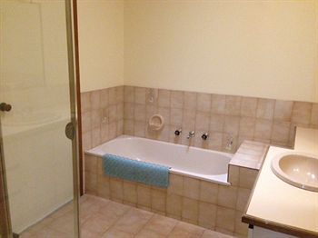 Australian Home Away @ Doncaster Elgar - Accommodation Fremantle 0