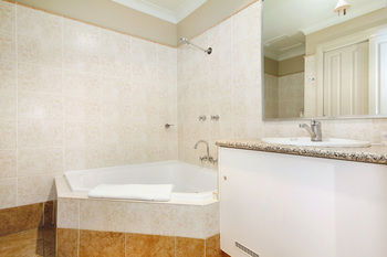 Edward Parry Motel & Apartments - Accommodation Fremantle 0