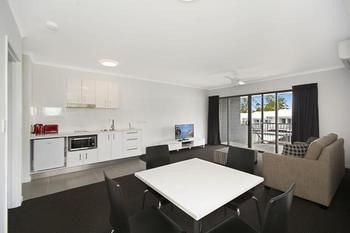 Cooroy Luxury Motel Apartments Noosa - Accommodation Fremantle 10