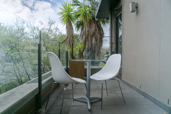 Comfy Kew Apartments - Accommodation Fremantle 0