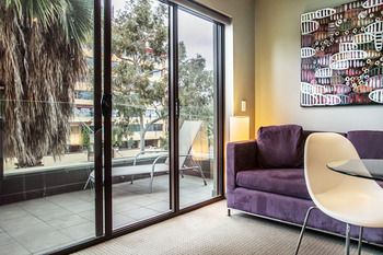 Comfy Kew Apartments - Accommodation Fremantle 6