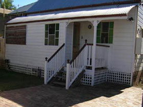 A Pine Cottage - Accommodation Fremantle 0