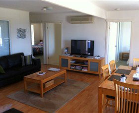 Azure Beach House - Accommodation Fremantle 0