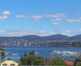 Ashwood Apartments - Lindisfarne - Accommodation Fremantle 0
