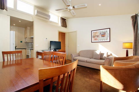 Alzburg Resort - Accommodation Fremantle 0