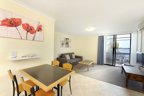 Assured Waterside Apartments - Accommodation Fremantle 2